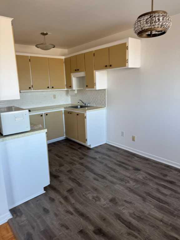 Grand appartement 4 1/2 à louer, Laval, Qc | 3210507