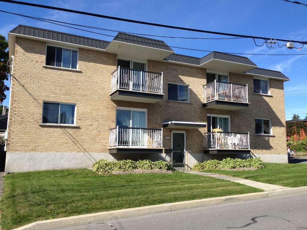 4.5 rénové (au printemps 2026) pour 55 + près du lac Boivin Granby | 3210520