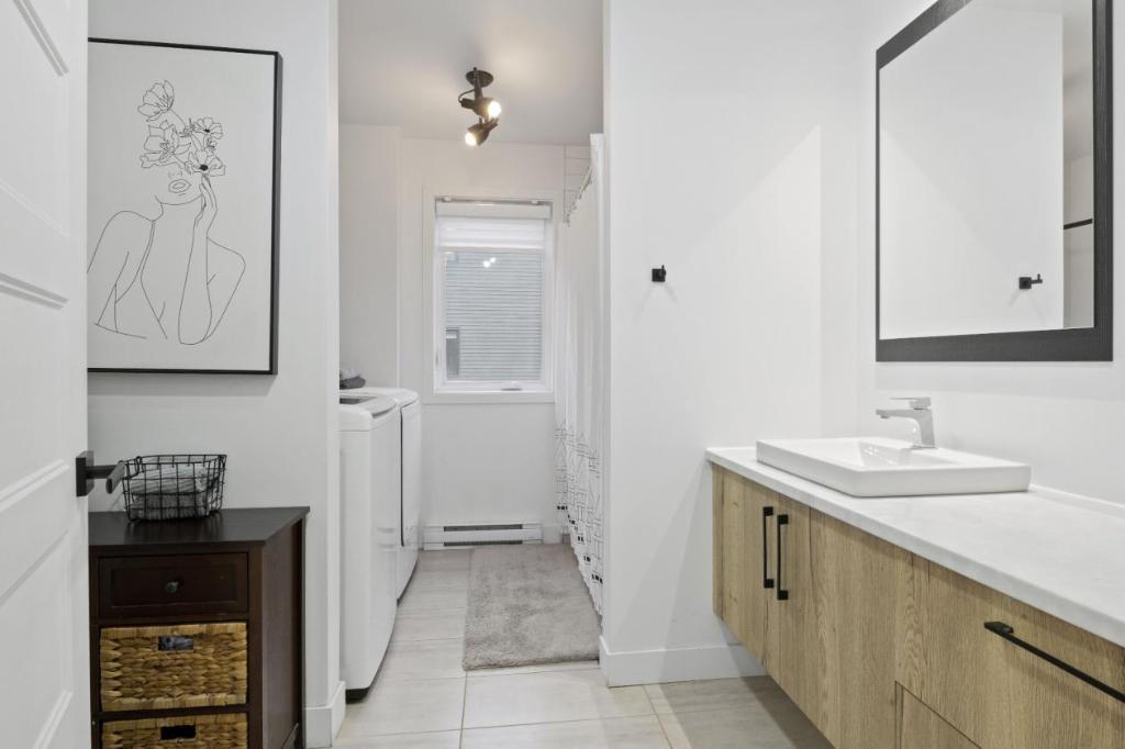 4-1/2 APPARTEMENT LUMINEUX ET NEUF | 3210585