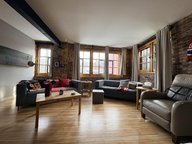 Loft entièrement meublé à louer Vieux-Québec juillet 2026 | 3229605