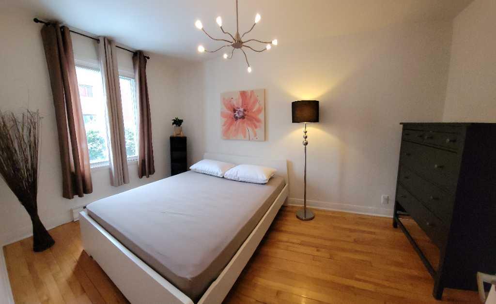 Libre 1er avril - face métro Viau - 4 1/2 rénové, meublé | 3210616