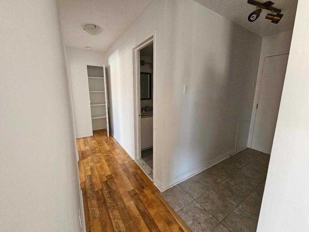 Grand 4 1/2 rénové à Sainte-Julie - Disponible 1er juillet 2026 | 3210625