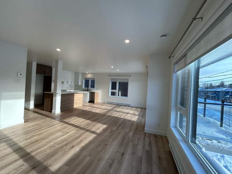 Appartement grand 41\2 lumineux | 3210647