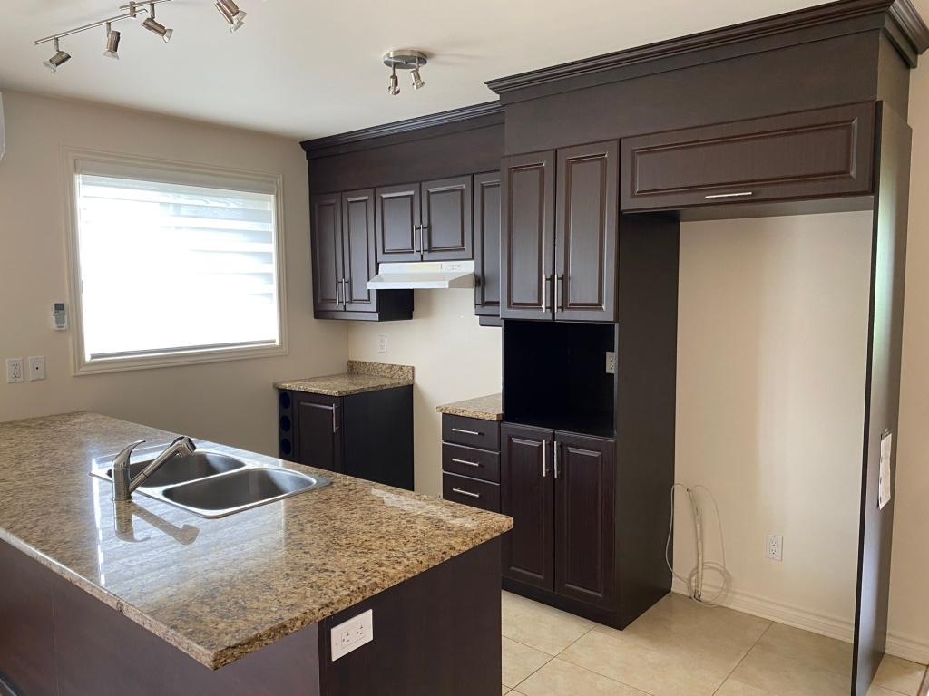 4.5 A LAVAL TRÈS TRANQUILLE CONSTRUCTION SUPÉRIEURE ASCENSEUR | 3210675