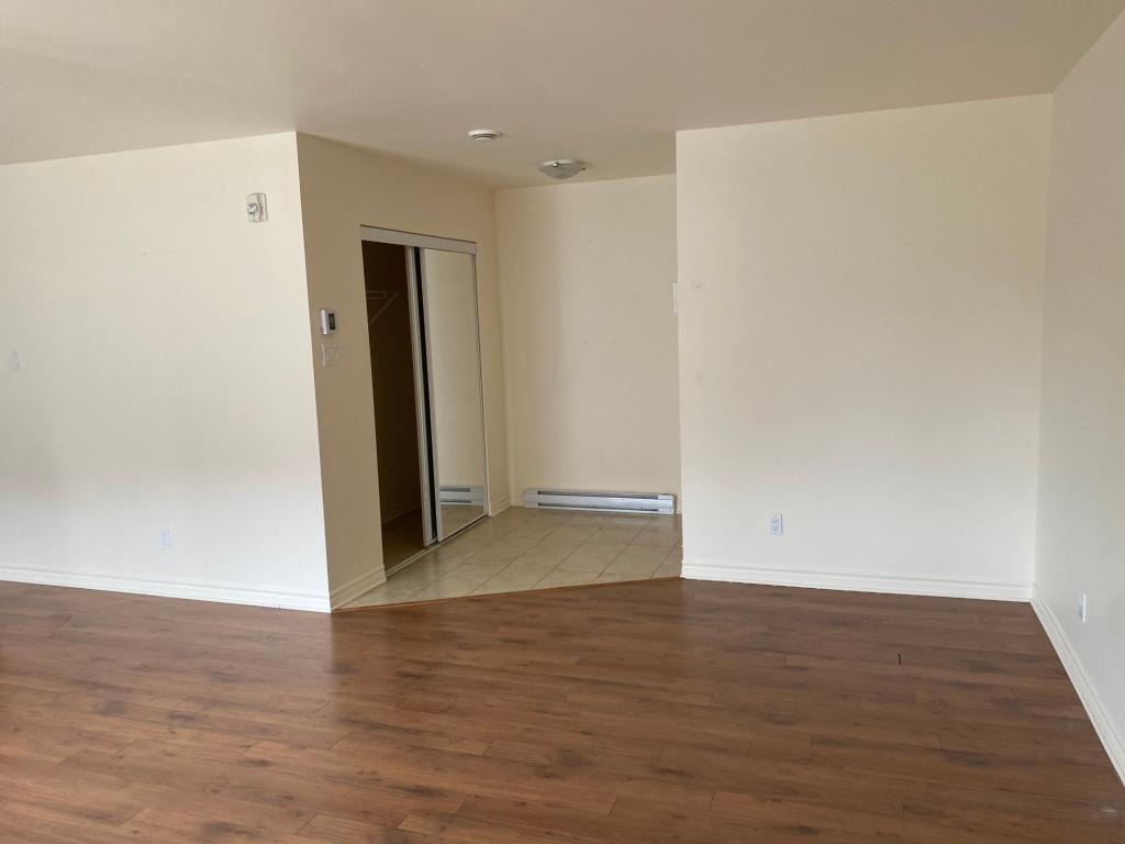 4.5 A LAVAL TRÈS TRANQUILLE CONSTRUCTION SUPÉRIEURE ASCENSEUR | 3210675