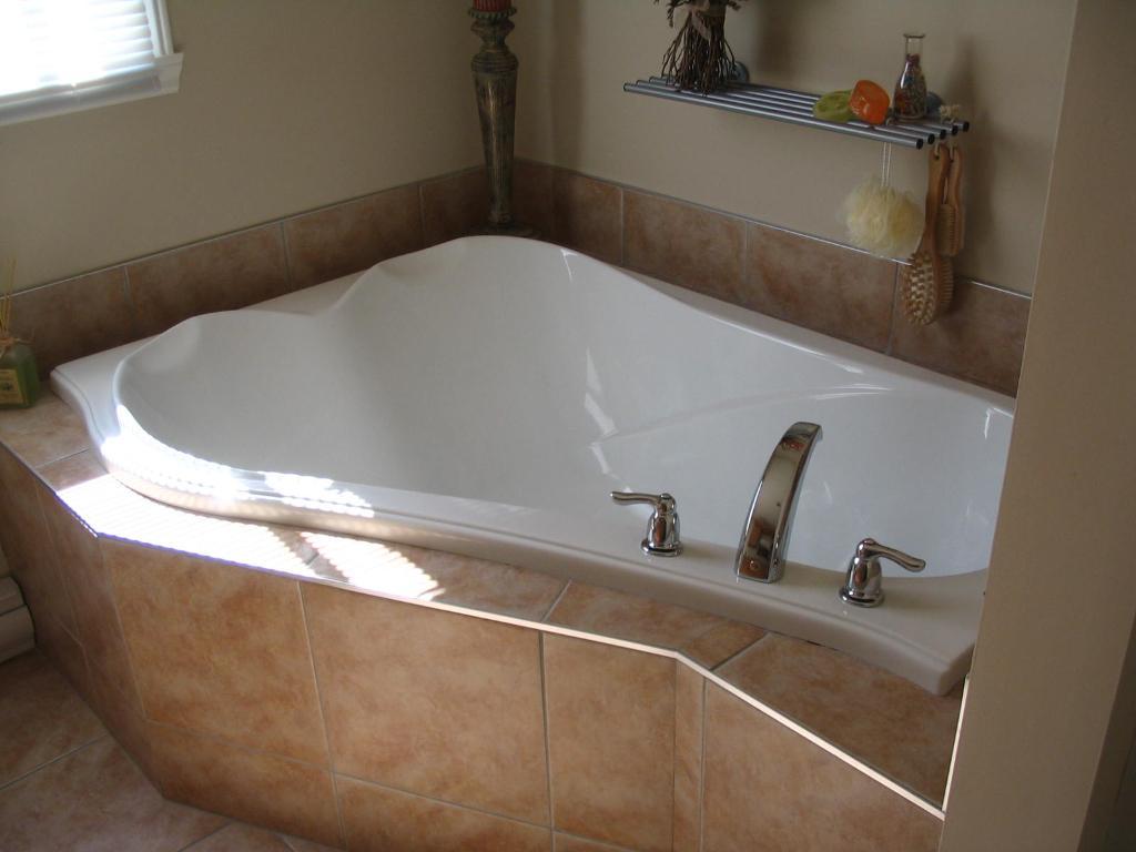 Grand 4 ½ style condo fraichement peinturé Boulevard Iberville, Repentigny (Lanaudière) | 3210698