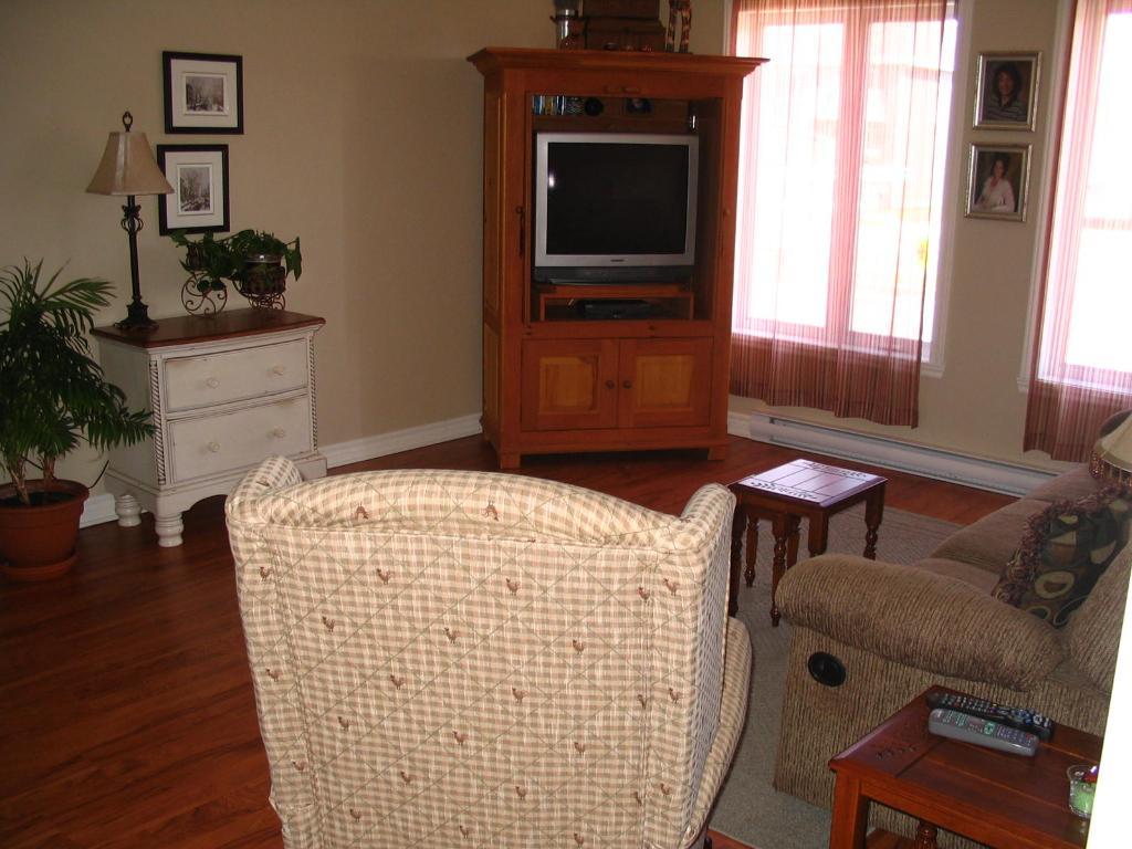 Grand 4 ½ style condo fraichement peinturé Boulevard Iberville, Repentigny (Lanaudière) | 3210698