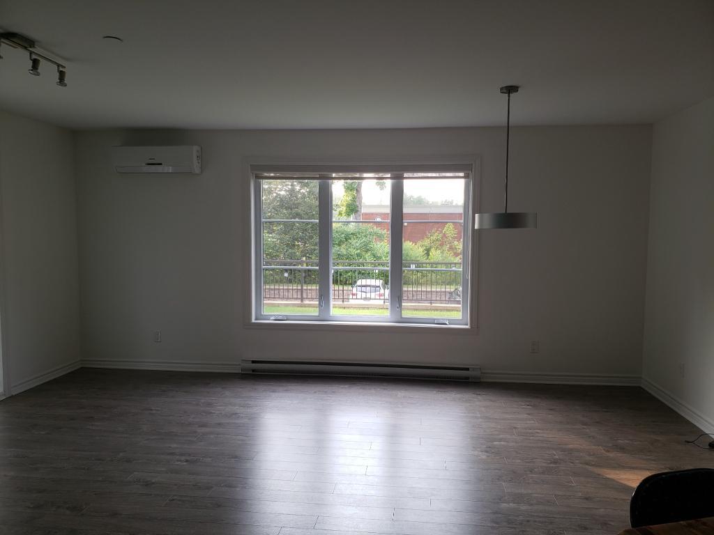 Grand 4 ½ à louer pour $1,850 par mois. 1144 pied-carré - 2 chambres à coucher et une salle de bain. 1er étage | 3210721