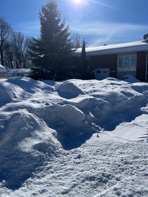 Très beau 5 1/2 à Saint-Mélanie avec piscine et garage | 3210761