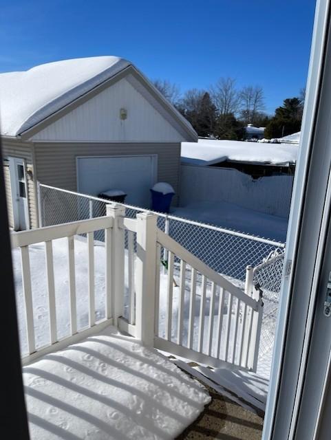 Très beau 5 1/2 à Saint-Mélanie avec piscine et garage | 3210761