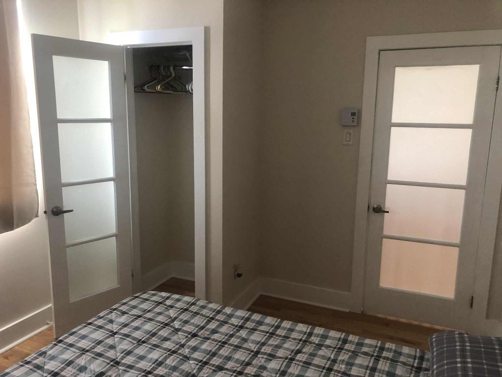 Grand appartement 4 1/2, plafonds 12 pieds, 2 chambres situé dans un Couvent au pittoresque village du Vieux Sainte-Rose Laval, 2250$ tout inclut | 3210796