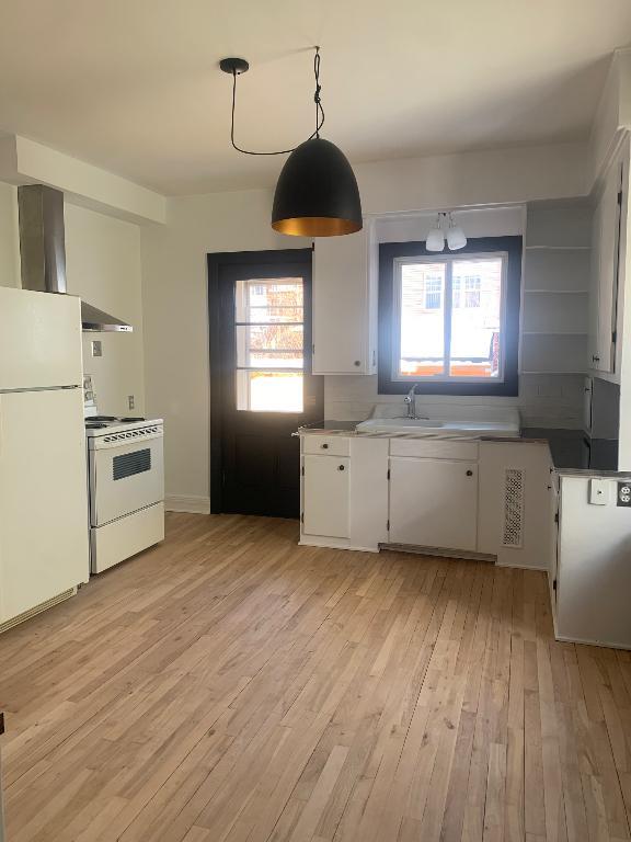 5 1/2 lumineux avec cours, métro Monk | 3210802