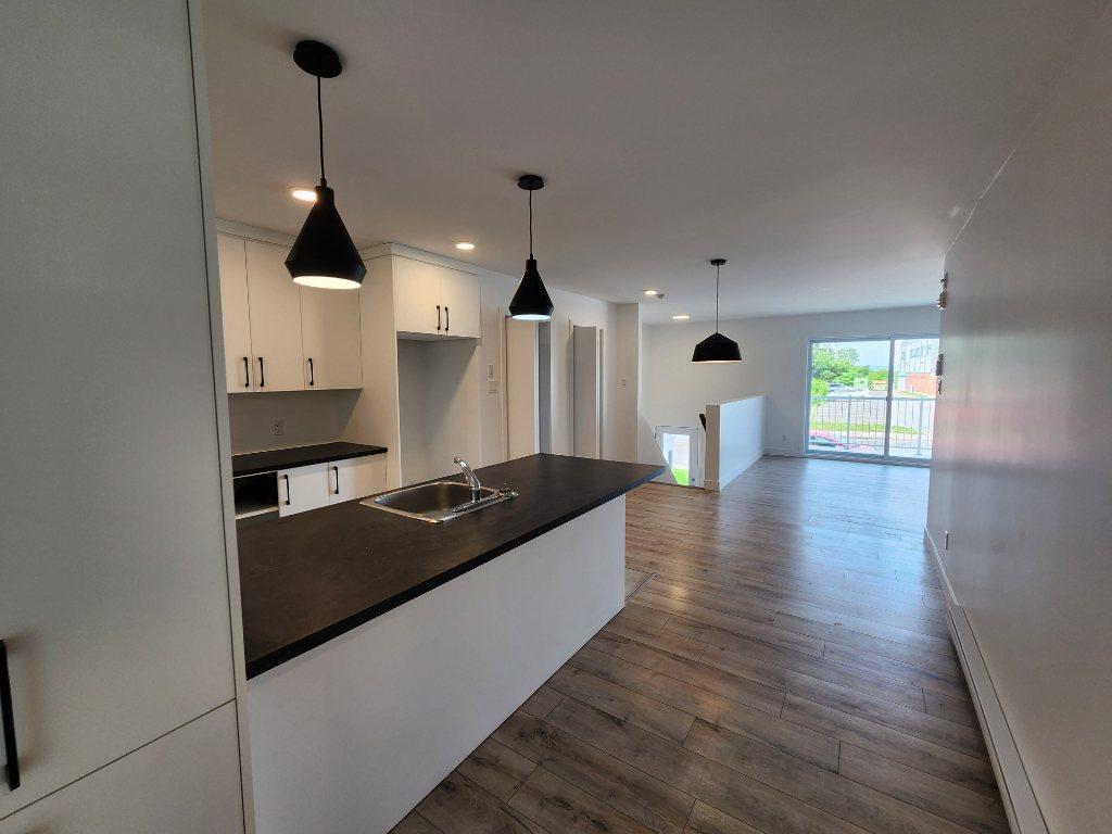 APPARTEMENT style MAISON DE VILLE au CŒUR de STE-FOY | 3210817