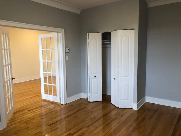 5235 Cote St Luc Road 2 Bedroom Apt | 3210828