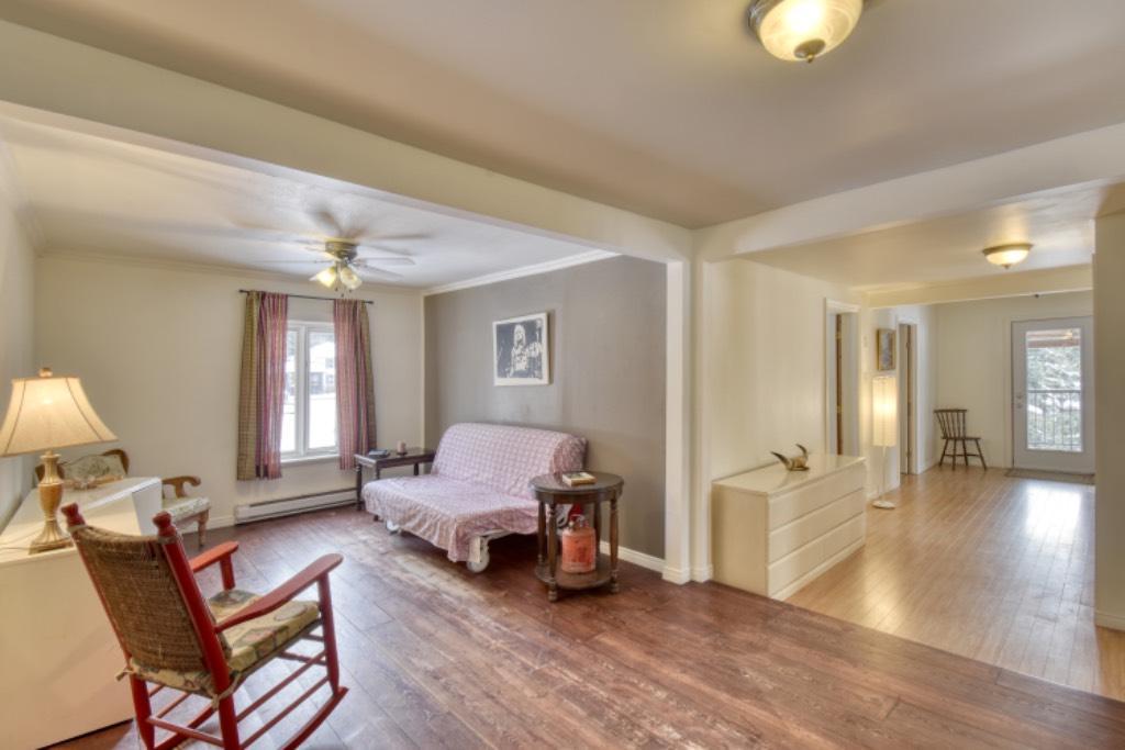 MAGNIFIQUE APPARTEMENT DE QUATRE CHAMBRES DONNANT SUR LE LAC! | 3210858