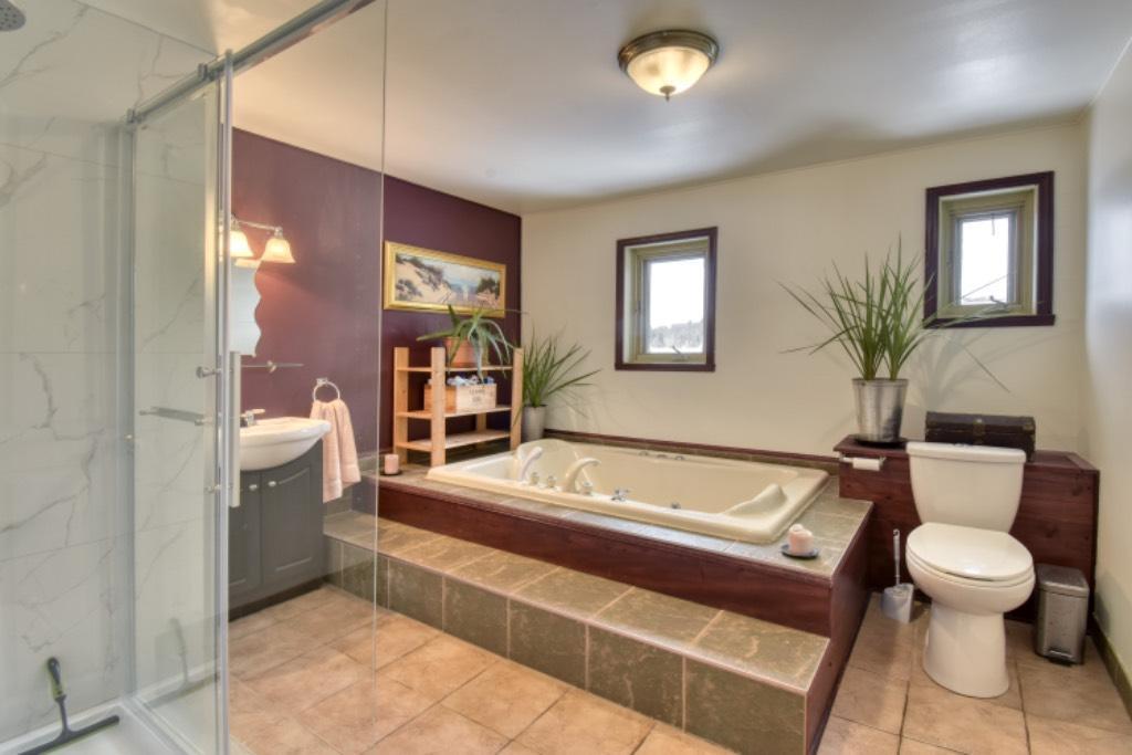 MAGNIFIQUE APPARTEMENT DE QUATRE CHAMBRES DONNANT SUR LE LAC! | 3210858