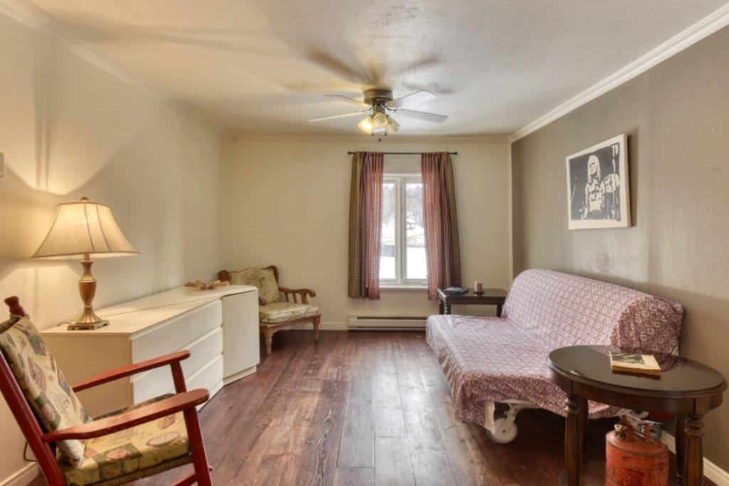 MAGNIFIQUE APPARTEMENT DE QUATRE CHAMBRES DONNANT SUR LE LAC! | 3210858