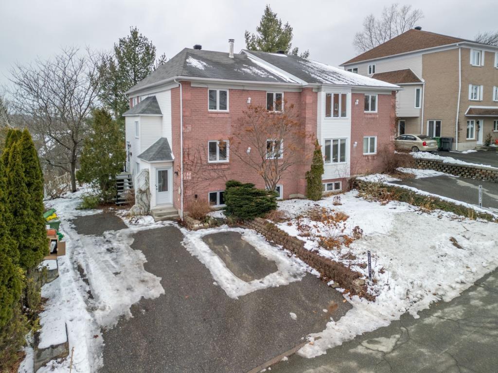 Jolie 7 1/2 dans un quartier tranquille | 3210871