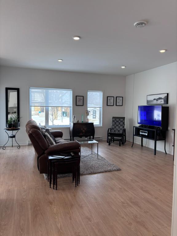 **Disponible Avril 2026** 2 chambres à coucher 2 salle de bain Appartement 4 1/2 spacieux | 3210878