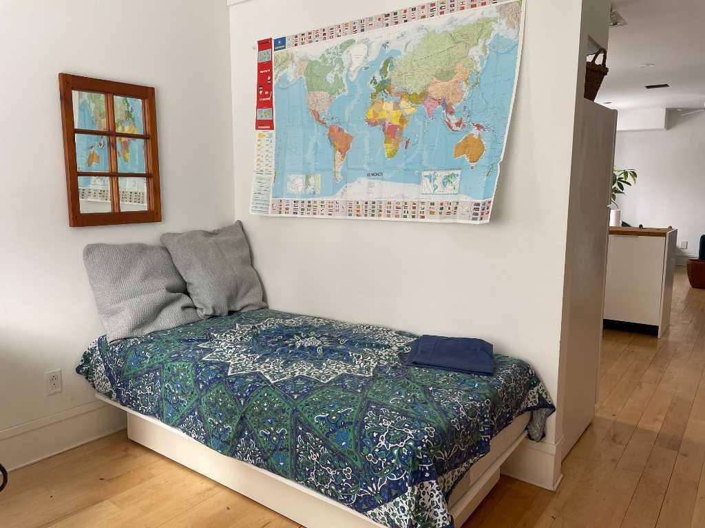 Plateau Mont-Royal, Montréal face au Parc La Fontaine grand 3 et demi ...1950$, tout meublé...non compris internet et électricite.. | 3210881