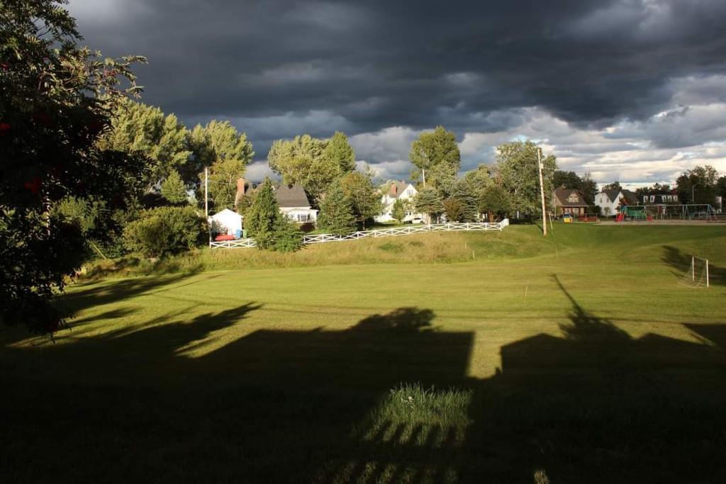 Jumelé rénové et équipé $2300/m. Quartier du manoir à Arvida. Long ou moyen terme | 3210904