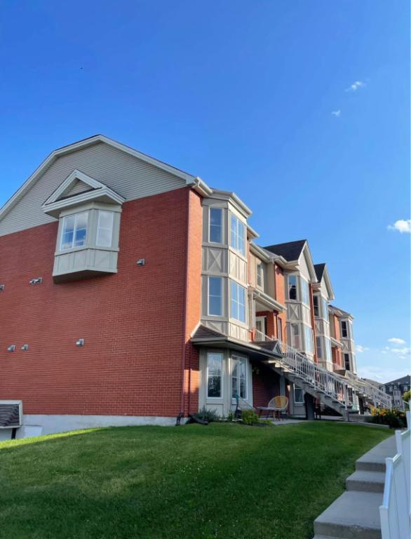 BROSSARD CONDO 4 1/2 + GARAGE | 3210908