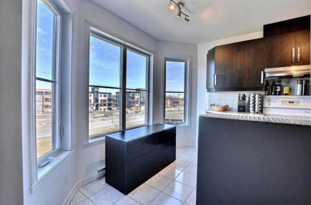 BROSSARD CONDO 4 1/2 + GARAGE | 3210908