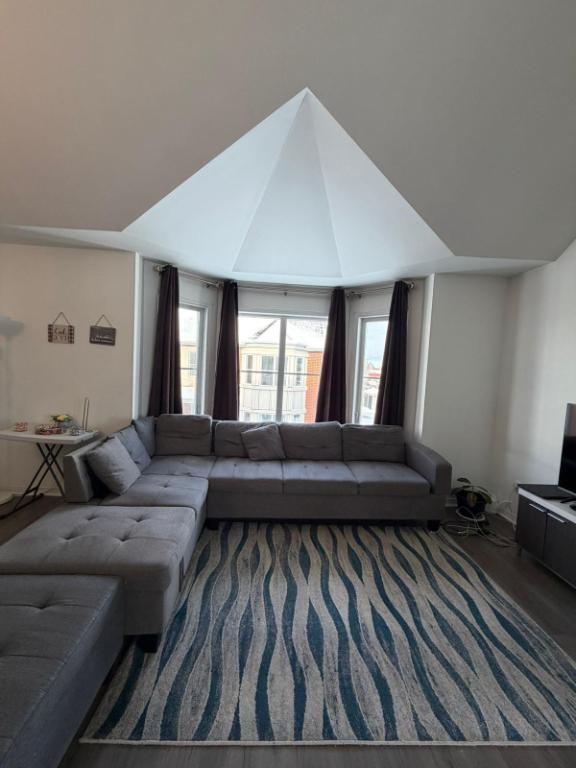 BROSSARD CONDO 4 1/2 + GARAGE | 3210908