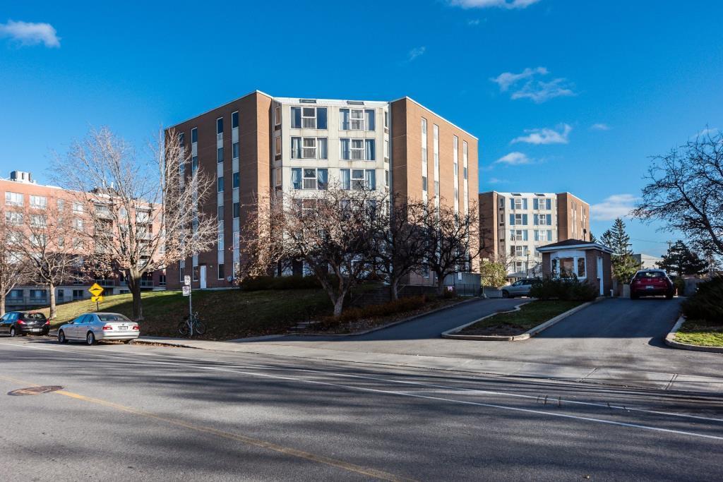 Large 5 1/2 - 3 Bd Room Saint-Laurent | 3210956