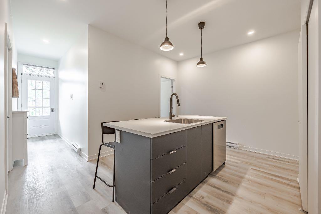 CHARMANT 5 ½ SEMI-MEUBLÉ À LOUER | 3210970