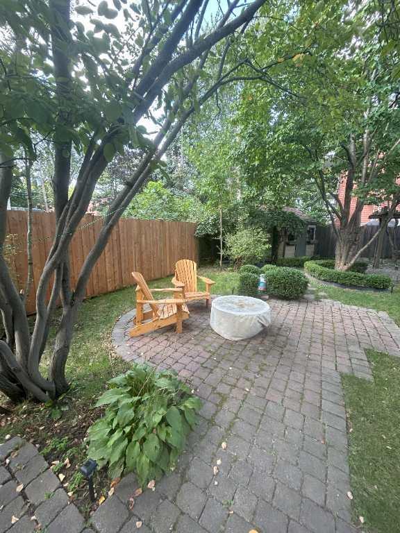 Magnifique maison meublée à 3 étages avec très grande cour privée! | 3211014