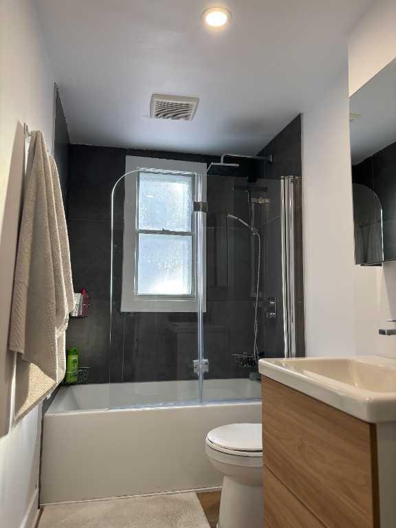 1er mois gratuit. Grand 7 1/2 , 5 chambres, semi meublé avec Cuisinière, Réfrigérateur, laveuse et sécheuse. | 3211024