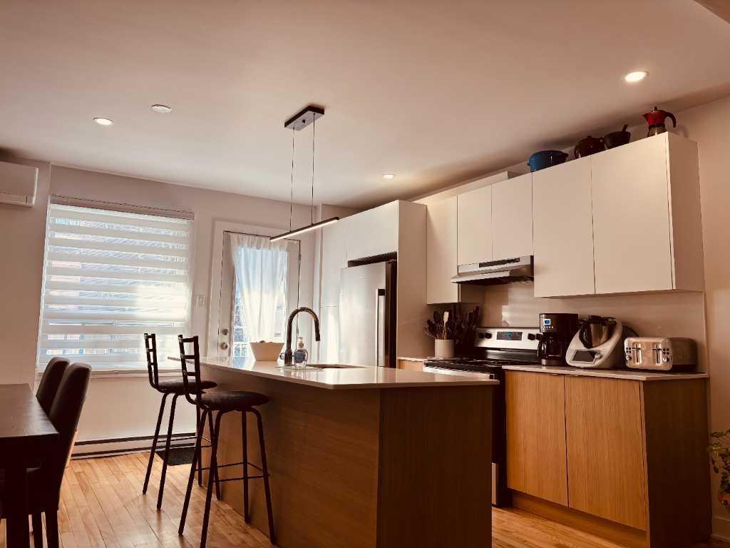 1er mois gratuit. Grand 7 1/2 , 5 chambres, semi meublé avec Cuisinière, Réfrigérateur, laveuse et sécheuse. | 3211024