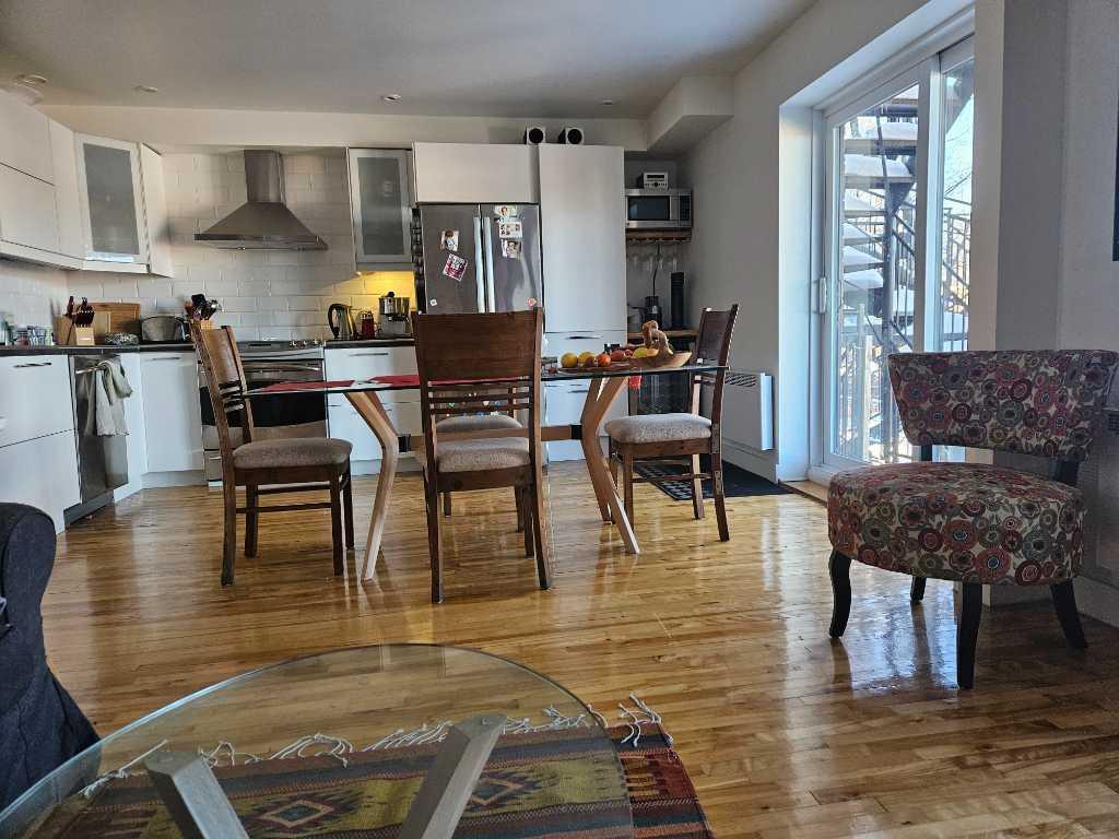 Au cœur du Petit Laurier (Grand 4 ½ ) avec Stationnement | 3211025