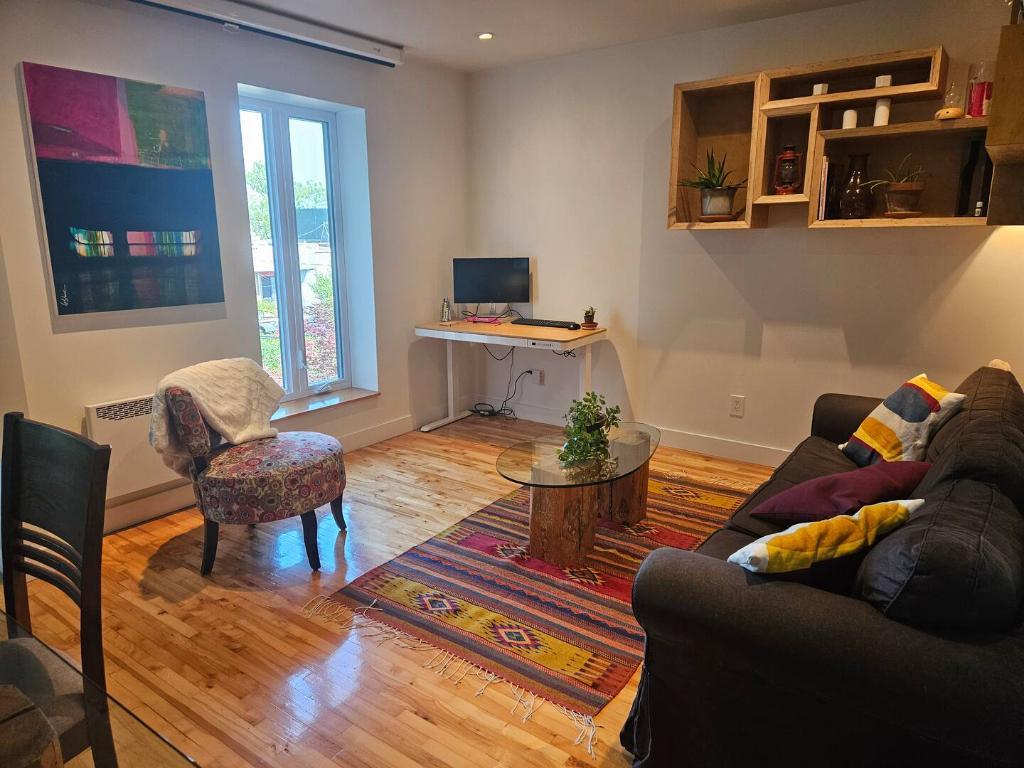 Au cœur du Petit Laurier (Grand 4 ½ ) avec Stationnement | 3211025