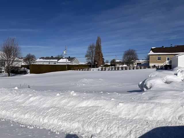 Lambton, Estrie. Terrain vacant de 90 x 88 pi, situé dans un quartier résidentiel paisible et recherché. Venez profitez du plein air et de la tranquil | 3222436