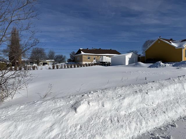 Lambton, Estrie. Terrain vacant de 90 x 88 pi, situé dans un quartier résidentiel paisible et recherché. Venez profitez du plein air et de la tranquil | 3222436