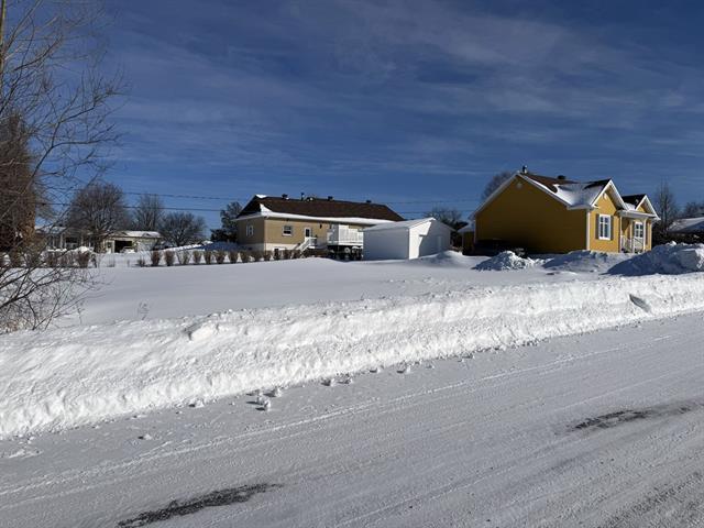 Lambton, Estrie. Terrain vacant de 90 x 88 pi, situé dans un quartier résidentiel paisible et recherché. Venez profitez du plein air et de la tranquil | 3222436