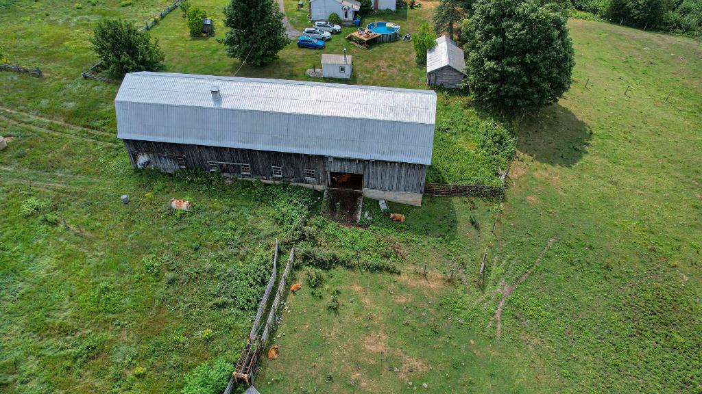 Montérégie: bleuetière + érablière, 44,03 ha avec grange et petit chalet de chasse | Une propriété pittoresque à découvrir! | 3222824