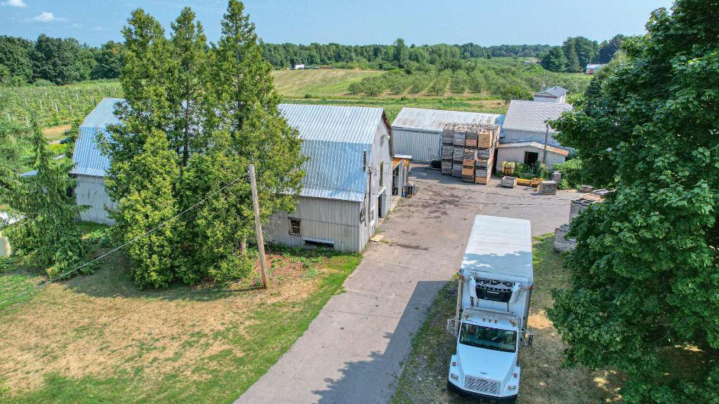 Montérégie: érablière + verger sur 35,20 ha avec bâtiments agricoles fonctionnels | Une opportunité en or pour lancer ou étendre votre production! | 3222825