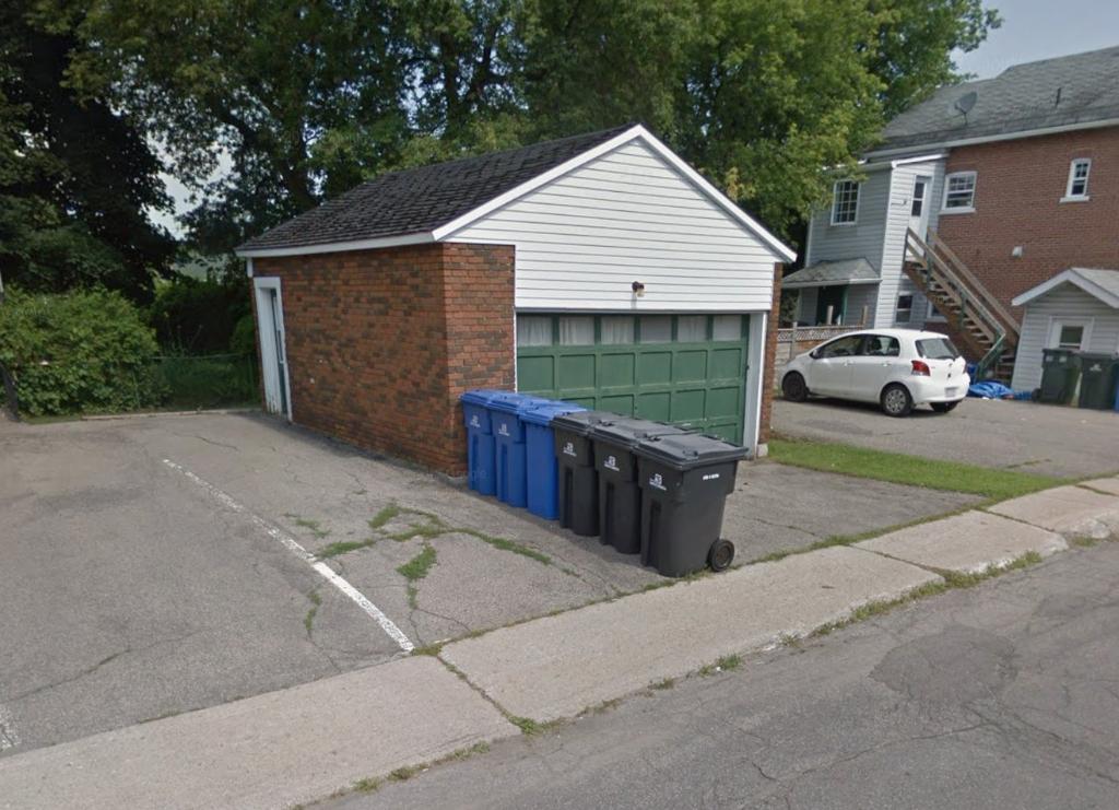 Garage à Louer $200 / Mois | 3211352