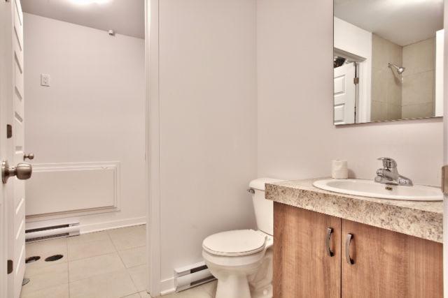 ★Grand 3 1/2 bien éclairé, secteur paisible | 3211359