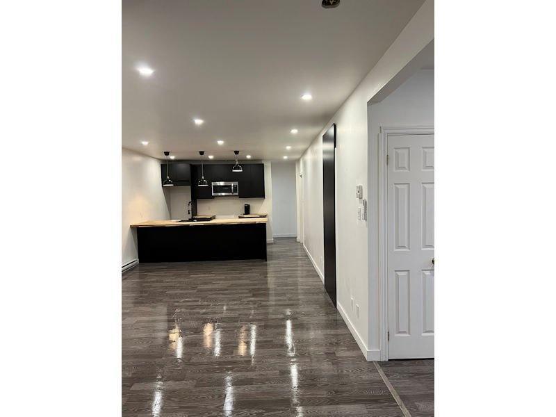 BEAU 4 1/2 AU SOUS-SOL REFAIT À NEUF À LOUER DÈS MAINTENENT | 3211376