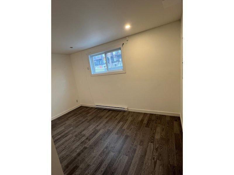 BEAU 4 1/2 AU SOUS-SOL REFAIT À NEUF À LOUER DÈS MAINTENENT | 3211376