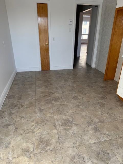 GRAND, BEAU 3 1/2 A LOUER A ST. LEONARD, D'UN TRIPLEX | 3211382