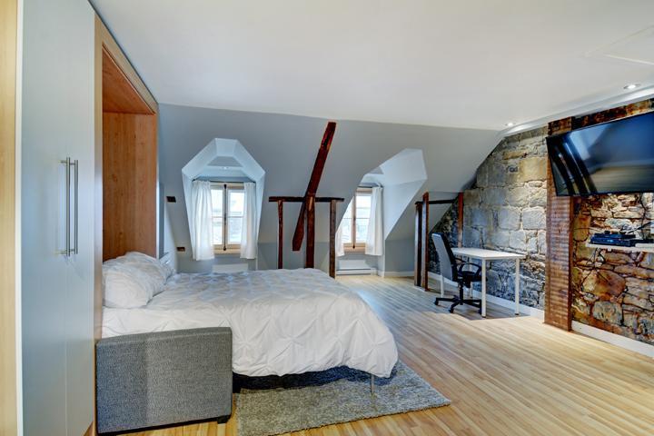 Loft entièrement meublé à louer Vieux-Québec juillet 2026 | 3229606