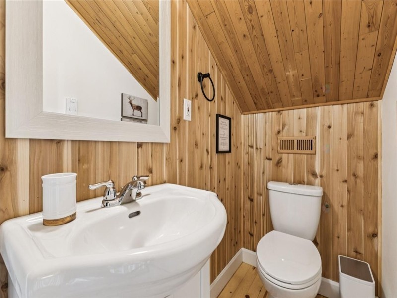 Stoney Shore | 3211423