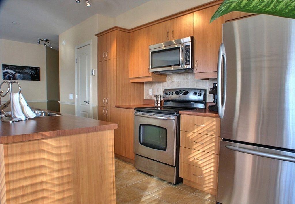 Condo 3 et demi ancien 4 et demi de 1040 pi2 centre ville de Laval | 3211448