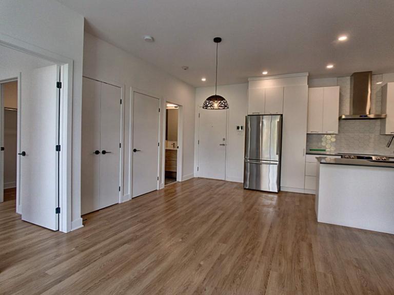 4 1/2 avec 2 sdb à louer Lasalle stationnement inclus. | 3211532