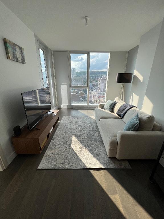 Grand condo 1+Den meublé au cœur du centre-ville de Montréal | 3211536